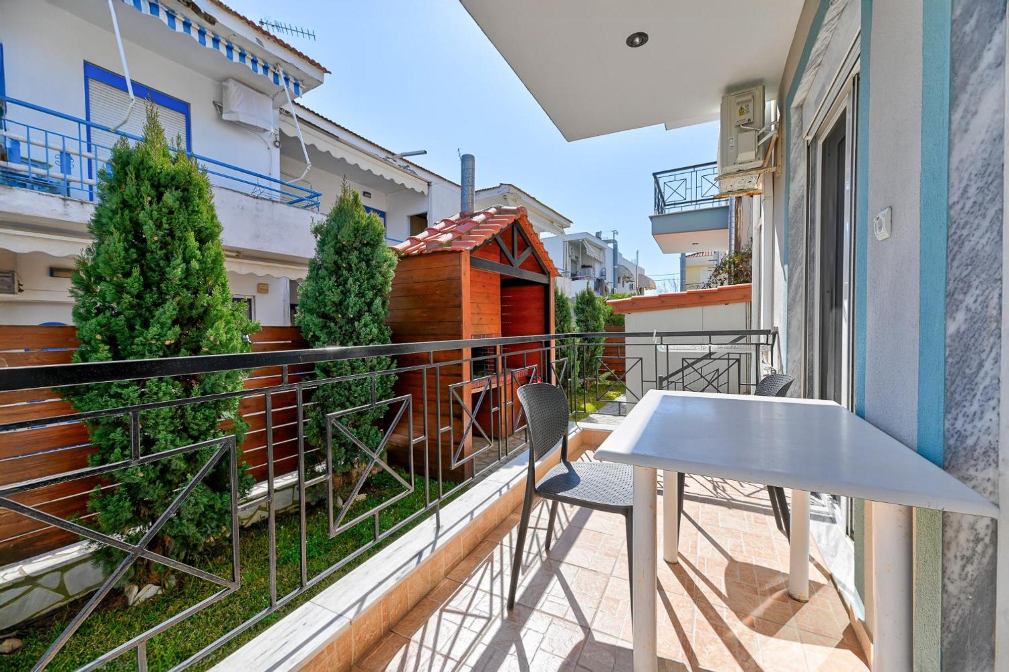 Ikies Luxury Apartments Ofrinion Exterior photo