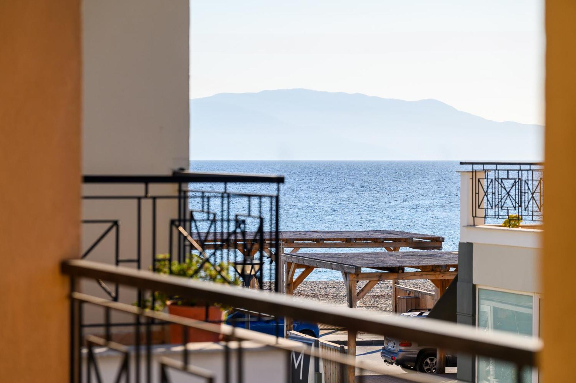 Ikies Luxury Apartments Ofrinion Exterior photo